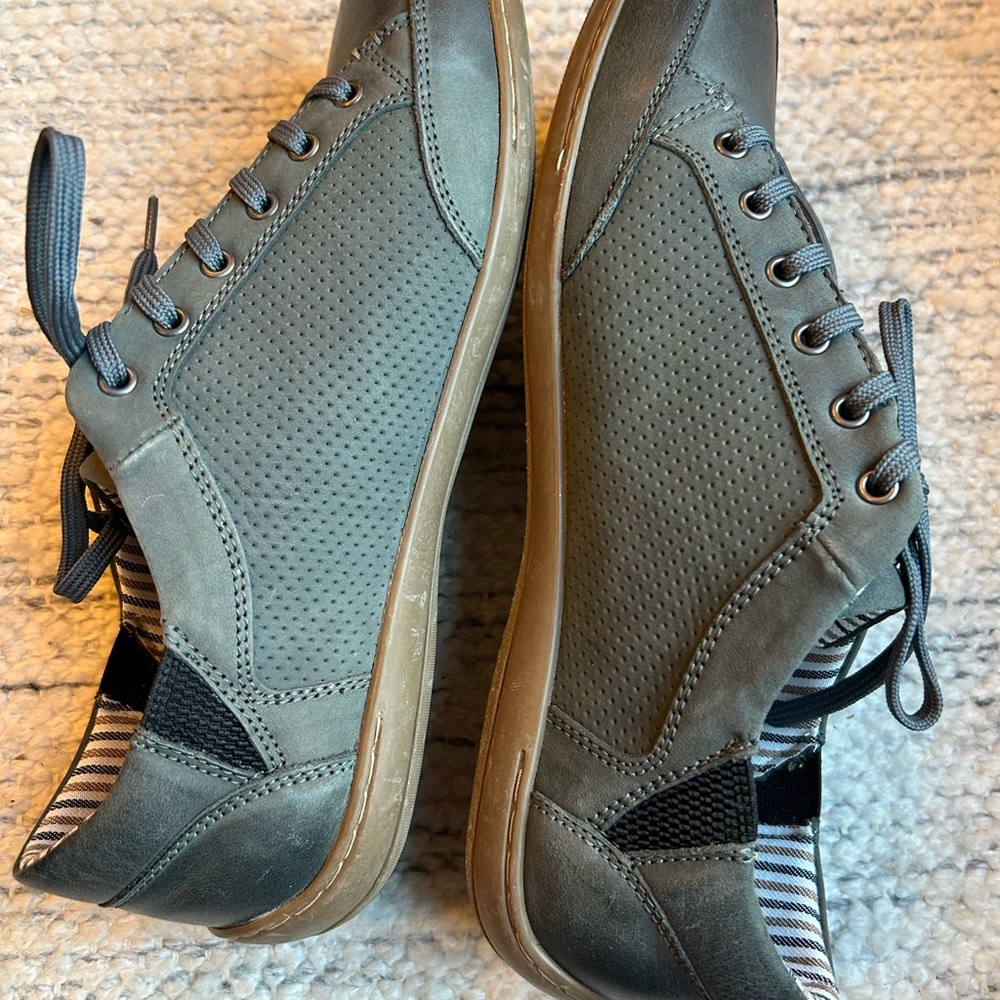 MUK LUKS Men’s Brodi Lace-Up Leather Sneakers - Picture 6 of 12